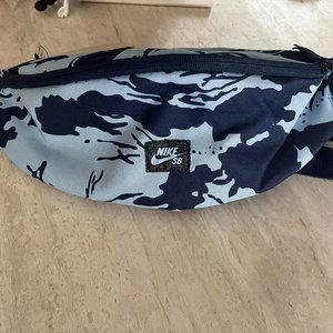 New Nike SB Navy Camo Fanny Pack